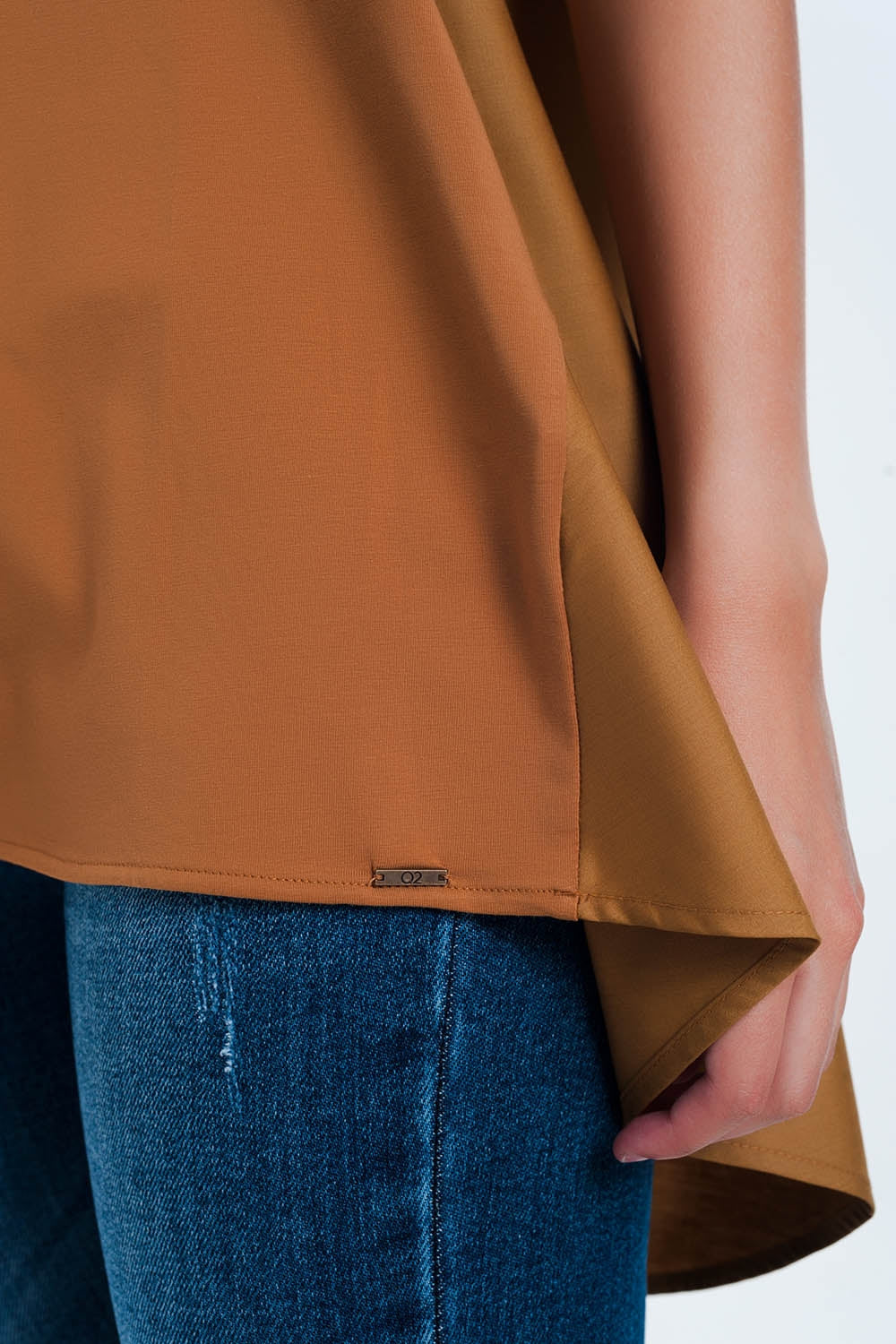 Vestido tipo camiseta en marron Q2