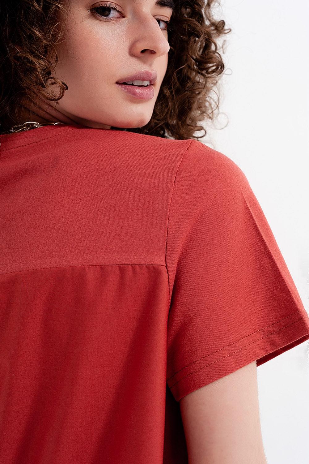 Vestido tipo camiseta en naranja Q2