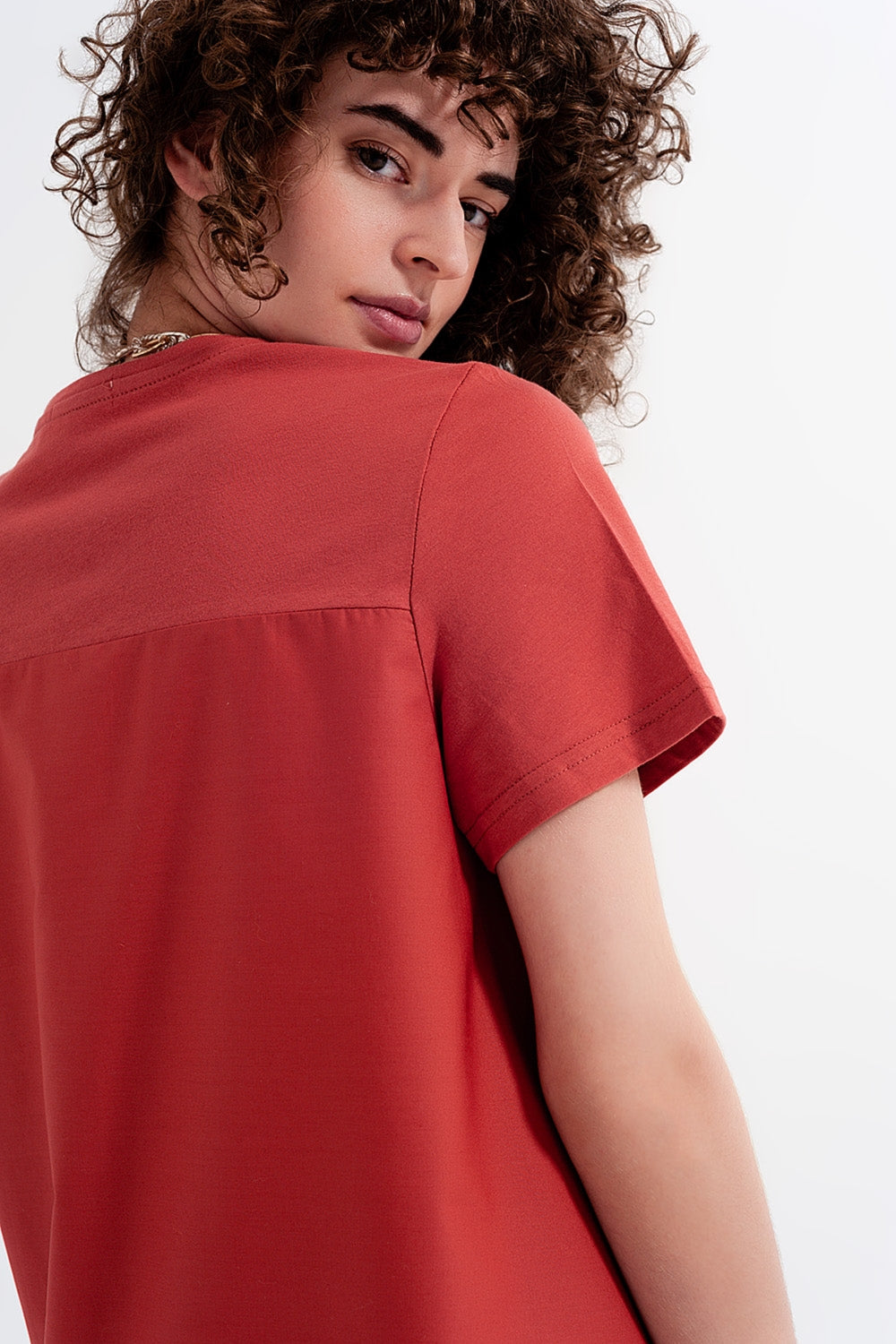 Vestido tipo camiseta en naranja Q2