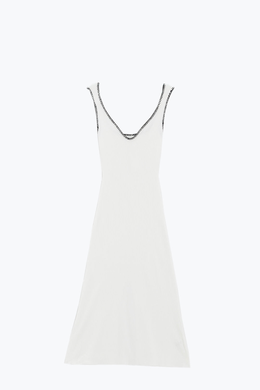 Vestido veraniego de punto ceñido al cuerpo en blanco con ribete negro Q2