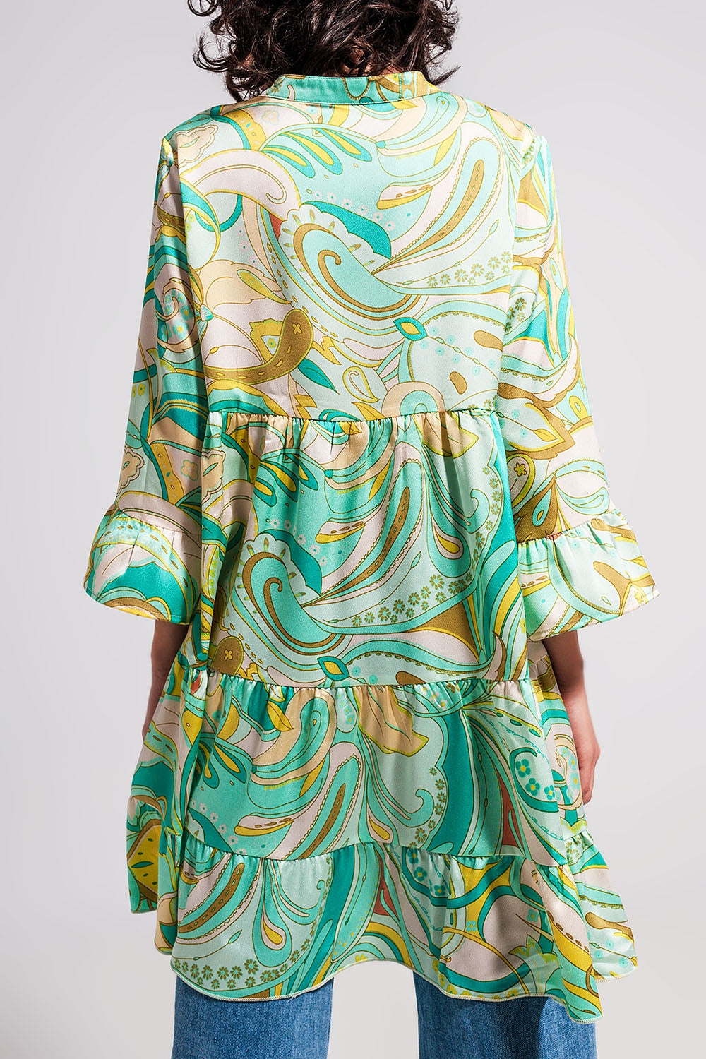 Vestido verde de corte amplio con mangas tres cuartos Q2