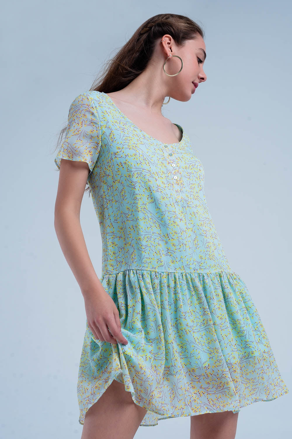 Vestido verde estampado con falda plisada Q2