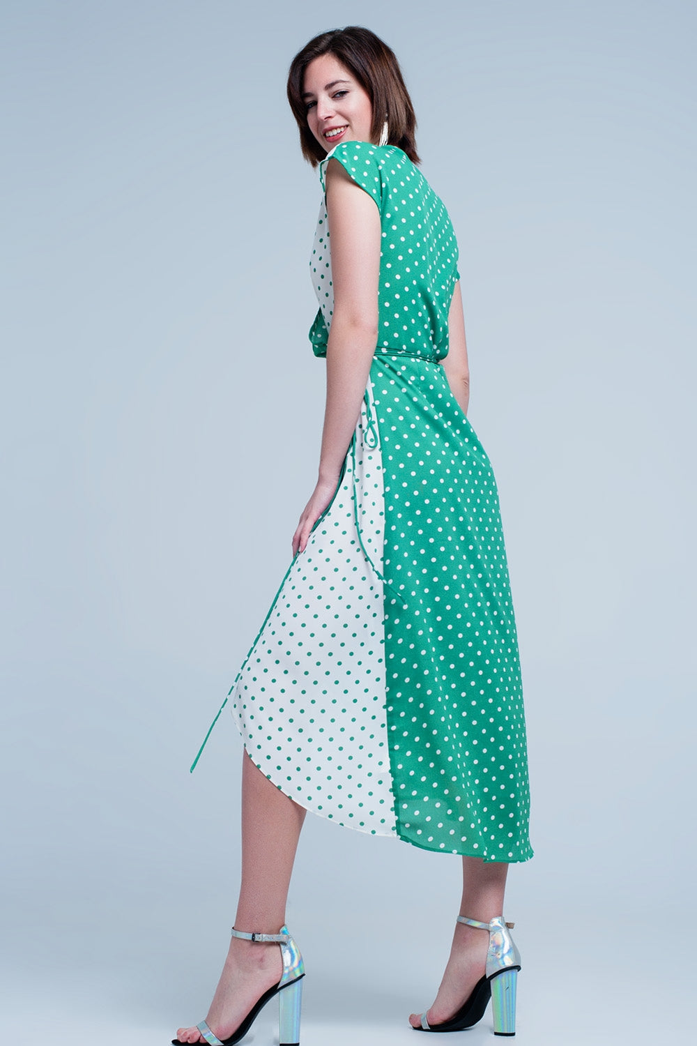 Vestido verde midi cruzado con estampado de mezcla de lunares Q2