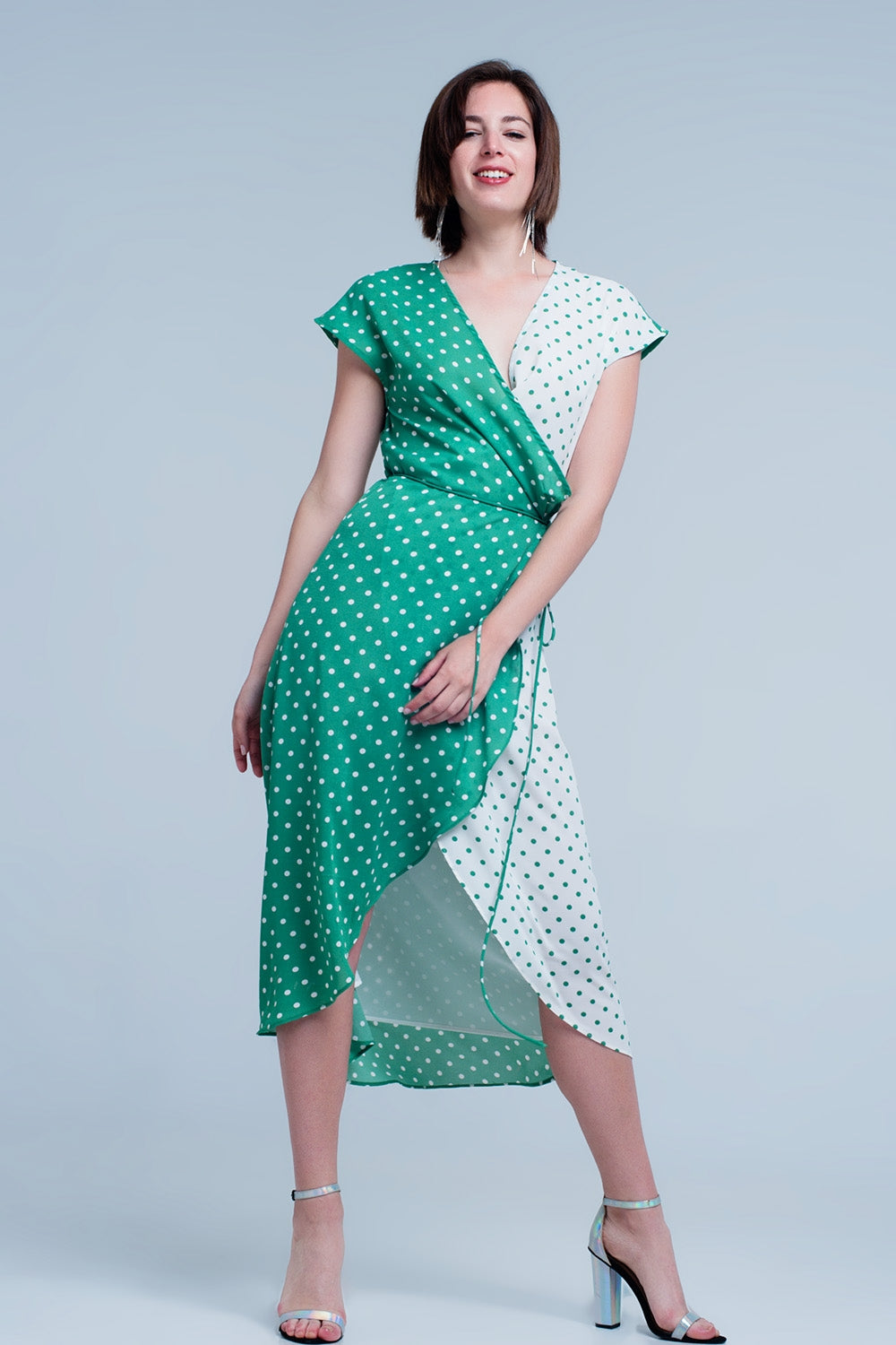 Q2 Vestido verde midi cruzado con estampado de mezcla de lunares
