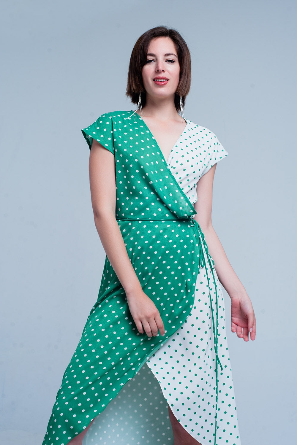 Vestido verde midi cruzado con estampado de mezcla de lunares Q2
