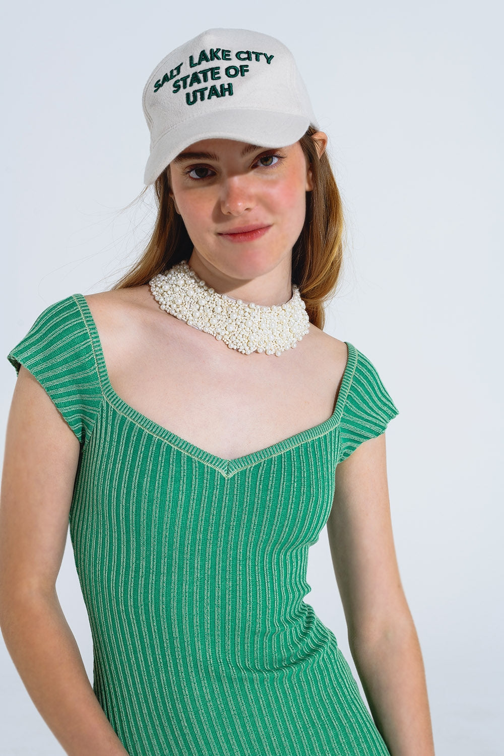 Vestido verde midi de canalé grueso con mangas casquillo Q2