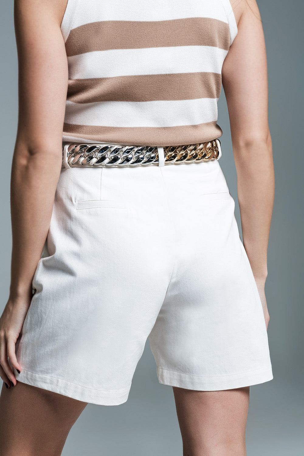 Bermudas relajadas con pliegues delanteros en blanco Q2