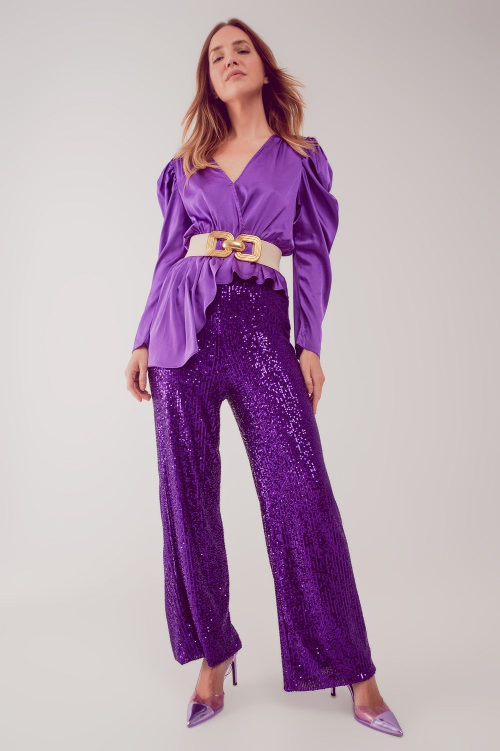 Blusa asimétrica con mangas abullonadas en morado Q2