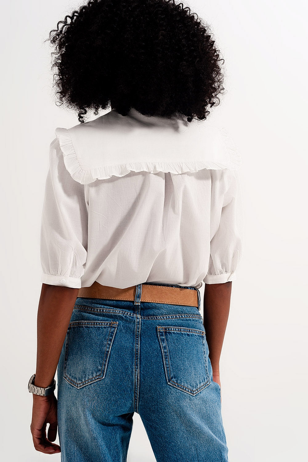 Blusa blanca con cuello bobo Q2