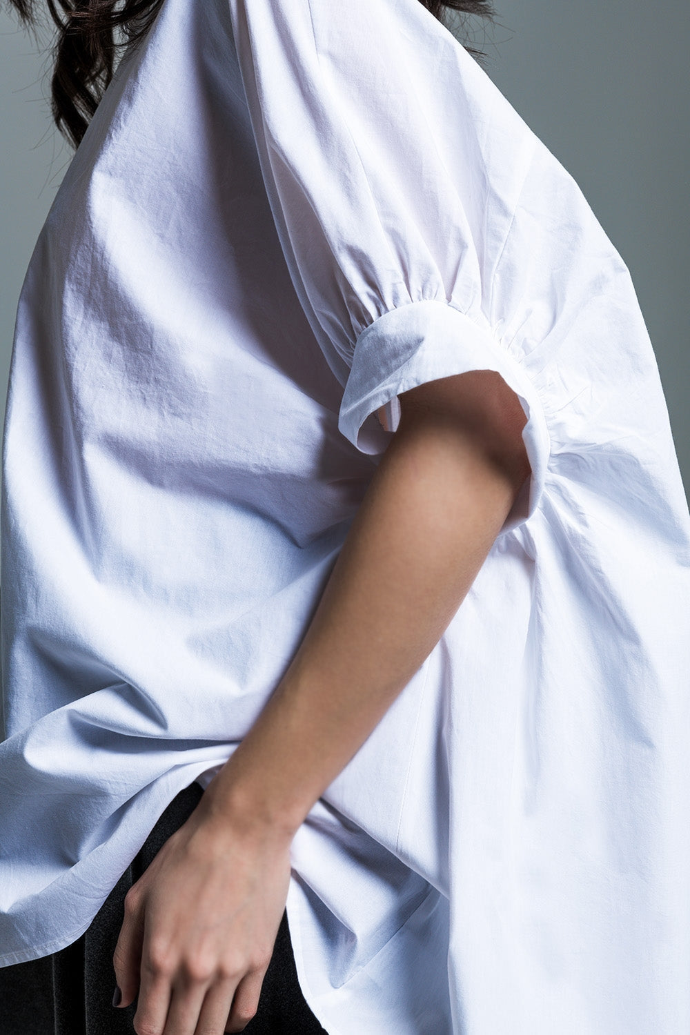 Blusa blanca oversize de manga corta Q2