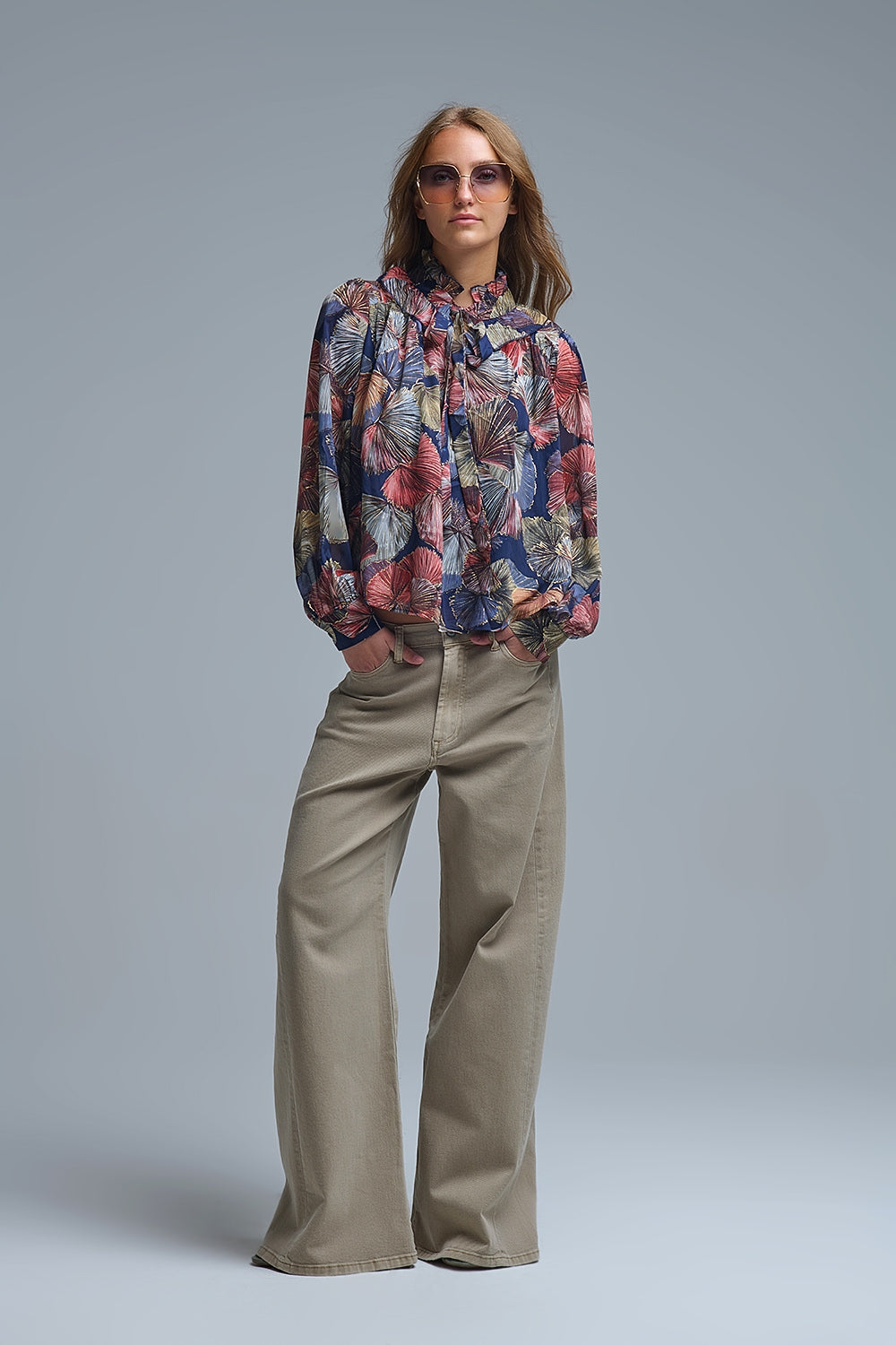 Blusa boho-chic con volantes estampados en palmeras metalizadas Q2