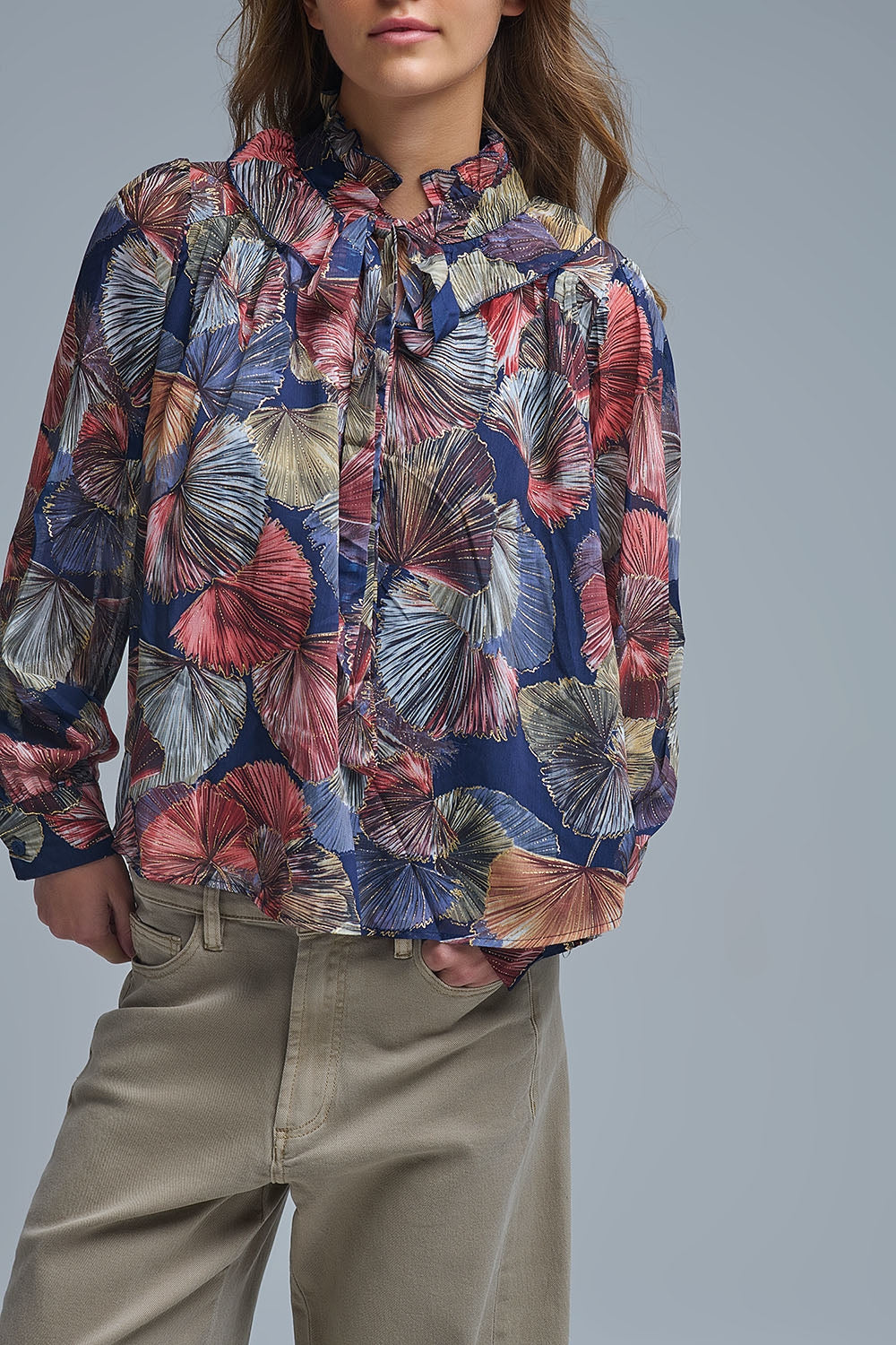 Blusa boho-chic con volantes estampados en palmeras metalizadas Q2