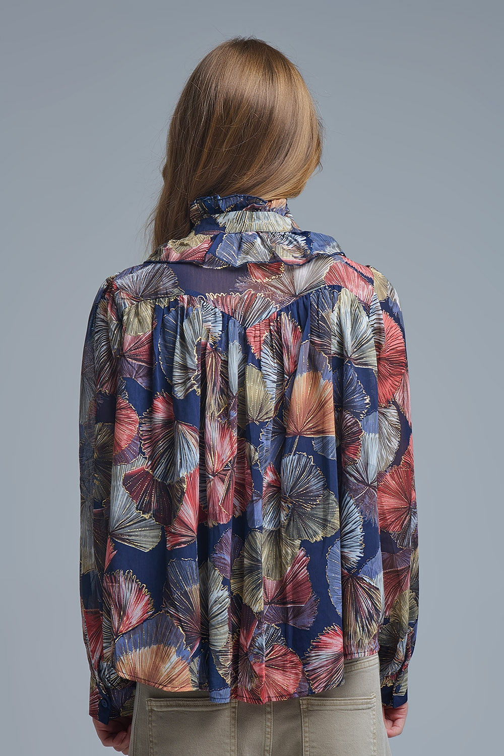 Blusa boho-chic con volantes estampados en palmeras metalizadas Q2