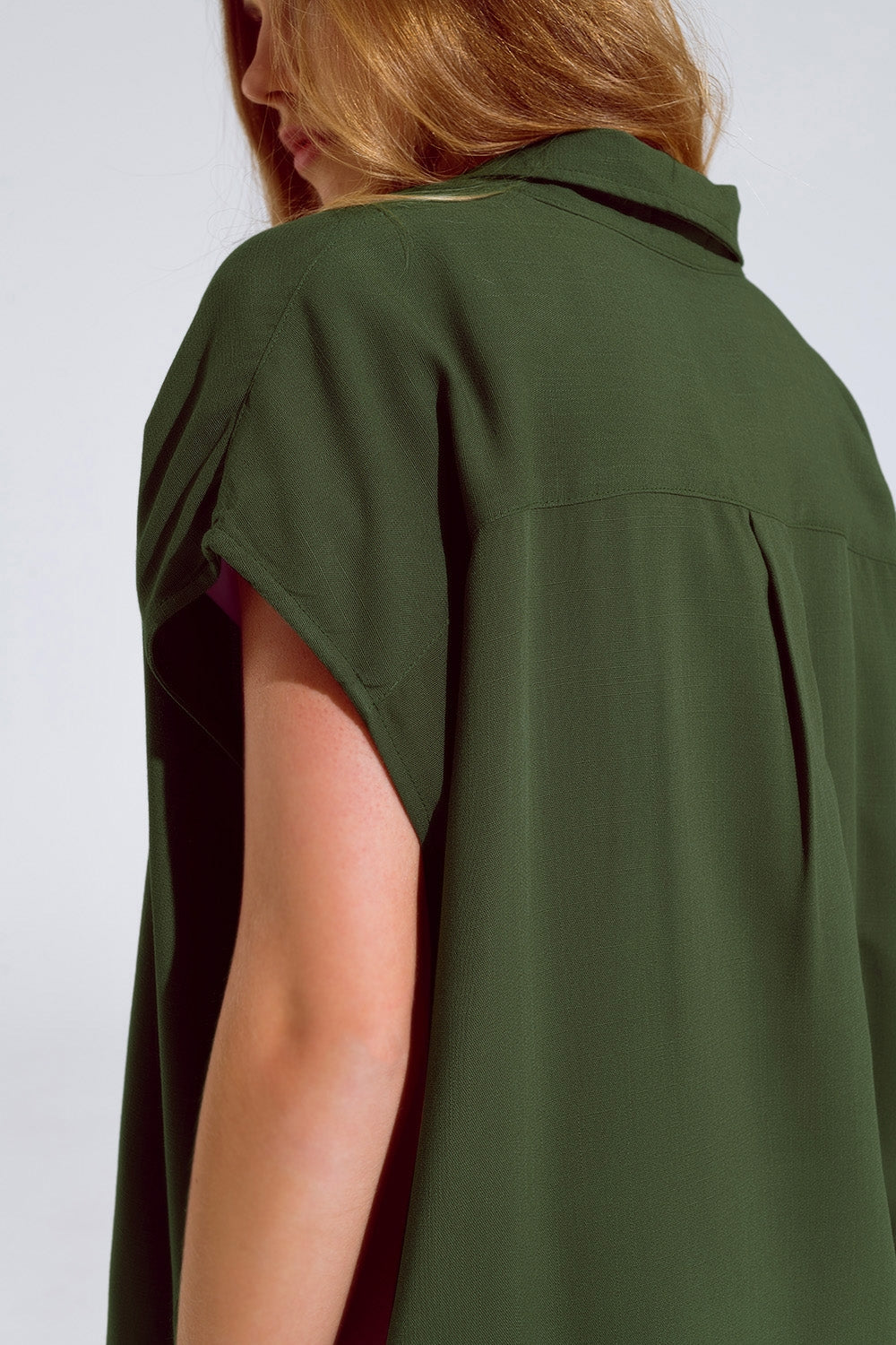 Blusa caqui abotonada con cuello polo Q2