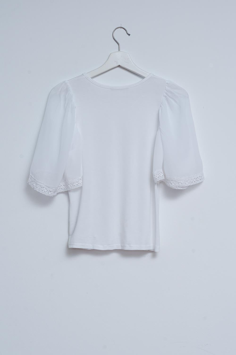 Blusa color blanco con mangas ángel Q2