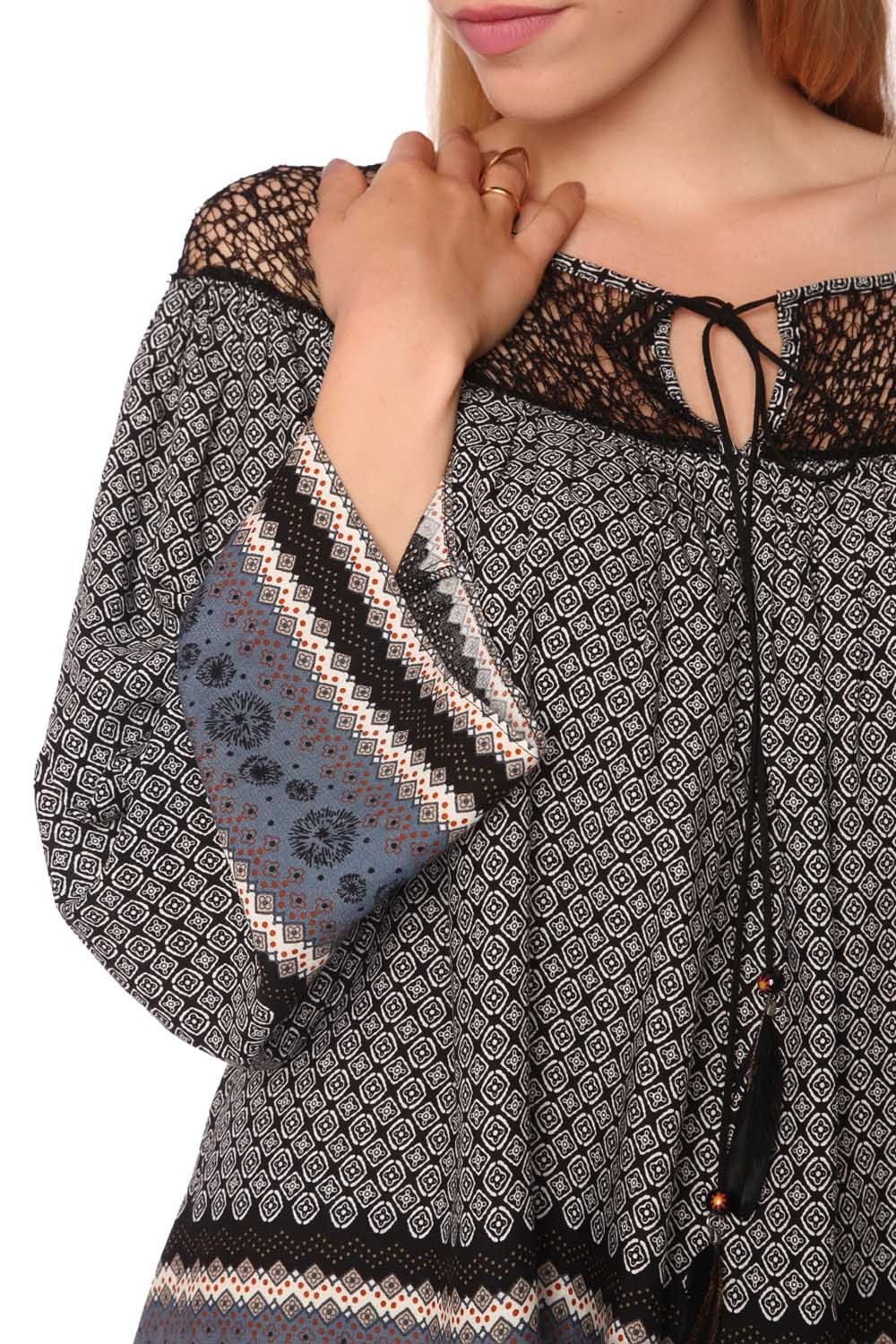 Blusa con estampado de cachemir y detalle de rejilla gris Q2