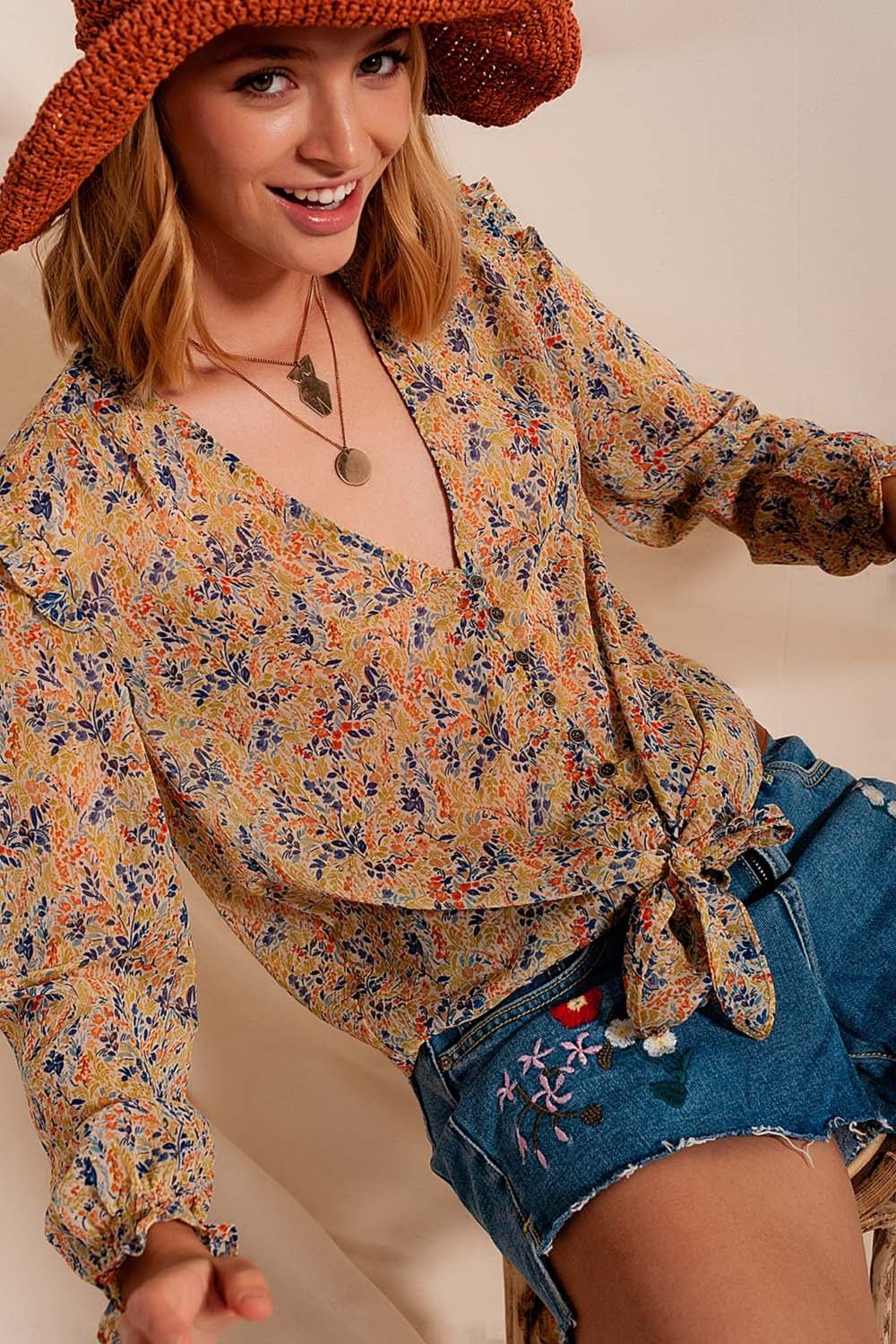 Blusa con estampado floral metalizado en verde Q2