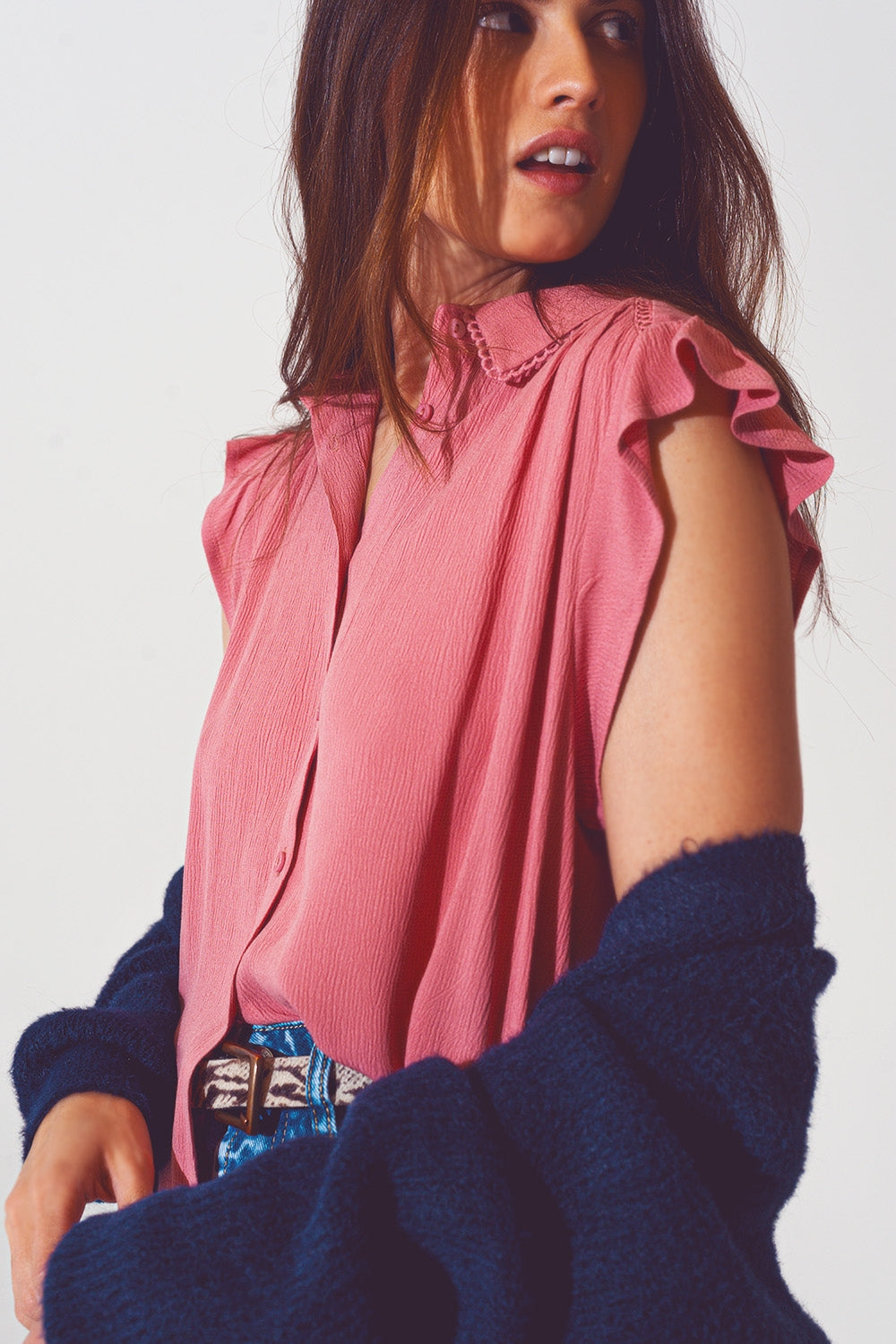 Blusa con volantes en la manga corta en rosa Q2