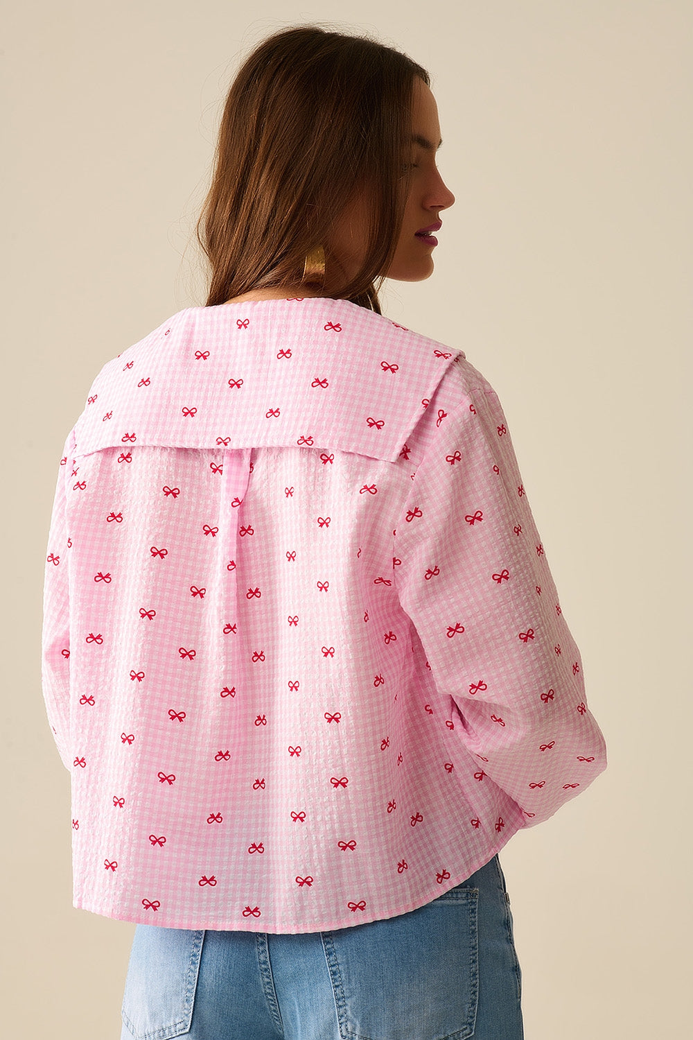 Blusa de Cuello Peter Pan de Gingham en Rosa con Estampado de Lazo Q2