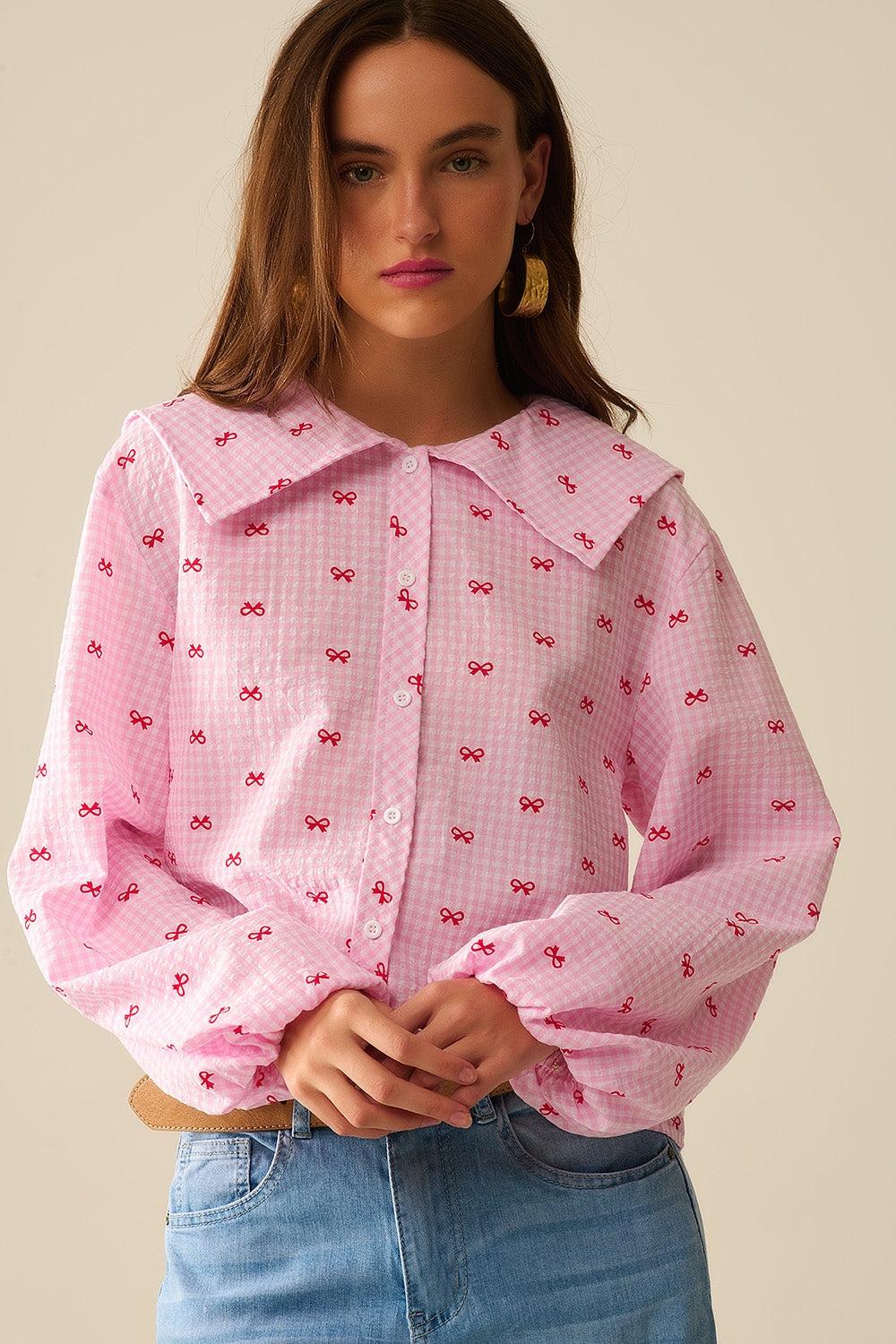 Blusa de Cuello Peter Pan de Gingham en Rosa con Estampado de Lazo Q2