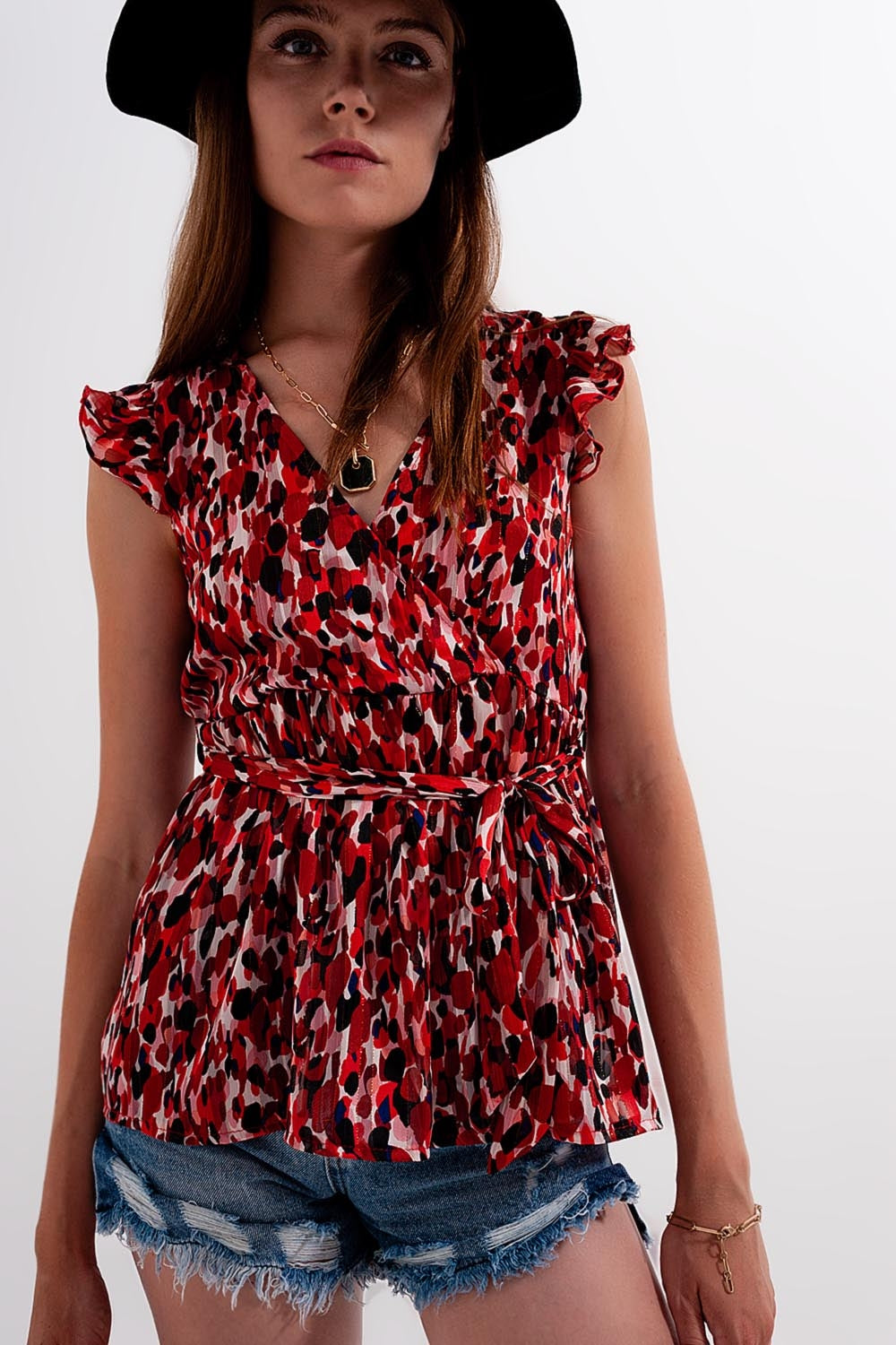 Blusa de gasa con estampado animal y detalle de volante Q2