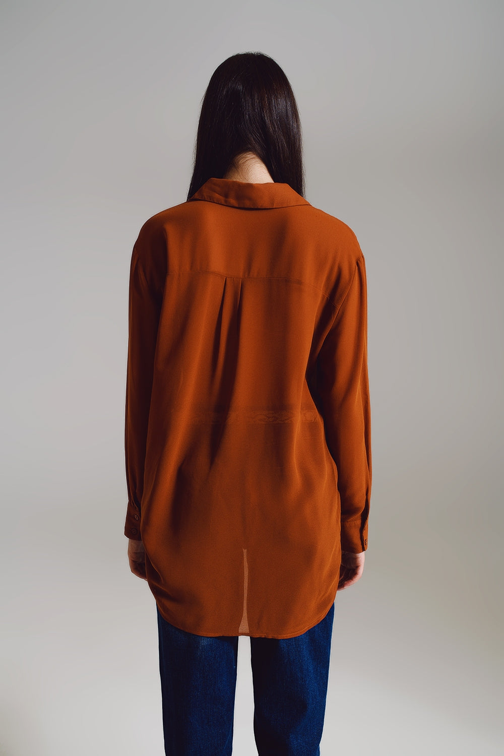 Blusa de gasa en color camel Q2