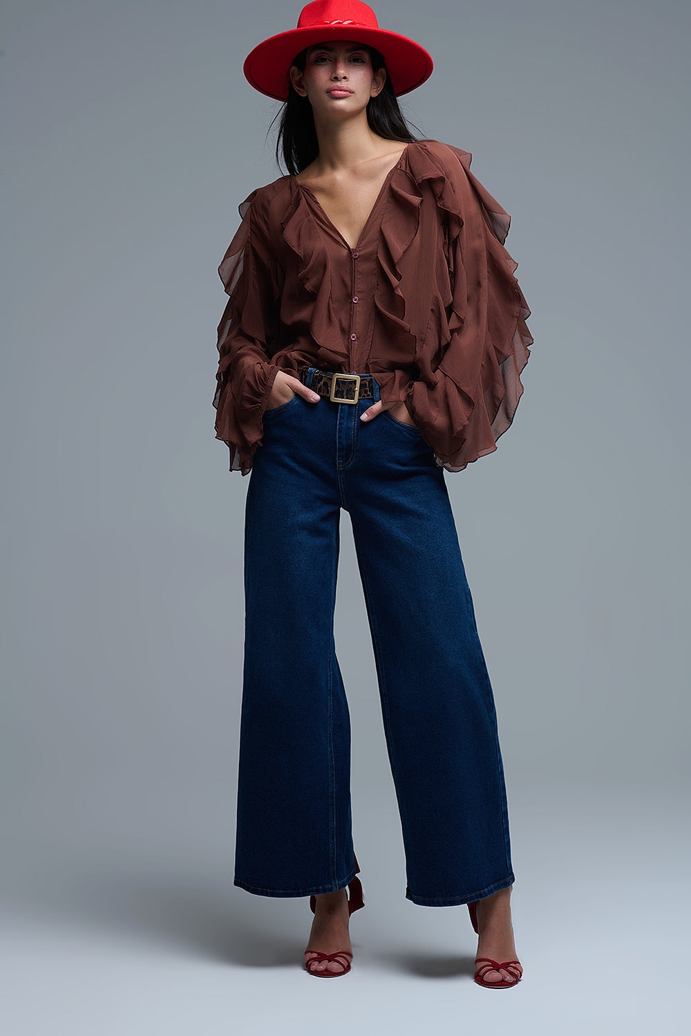 Blusa de gasa marrón con cuello en V y volante integral Q2