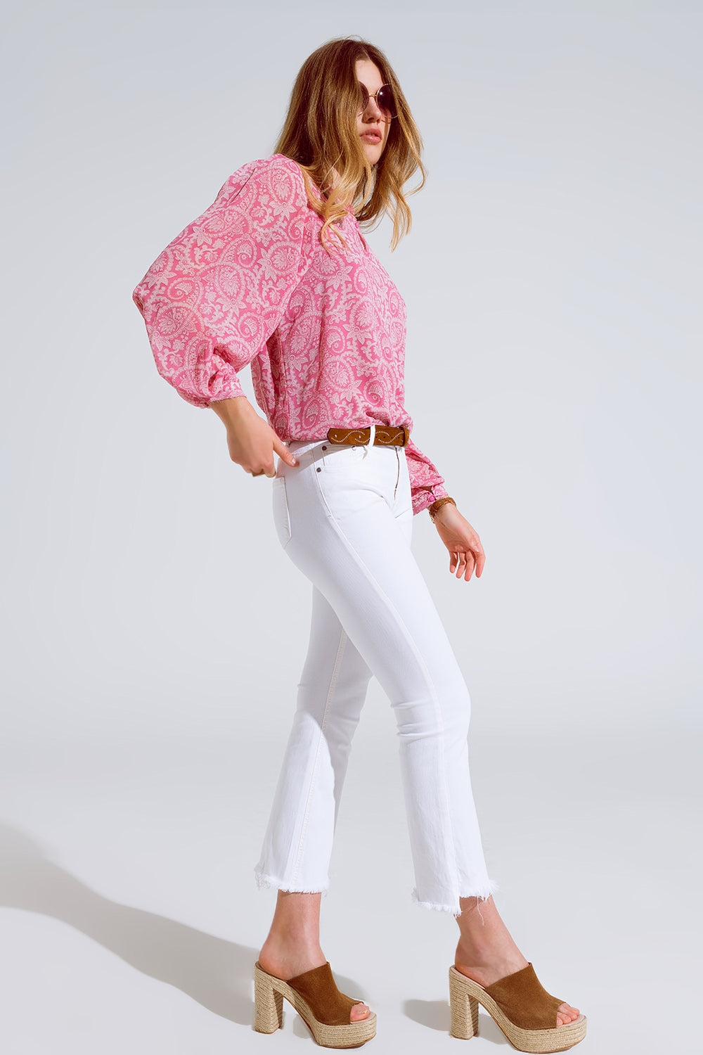Blusa de gasa rosa con estampado floral y mangas globo largas Q2