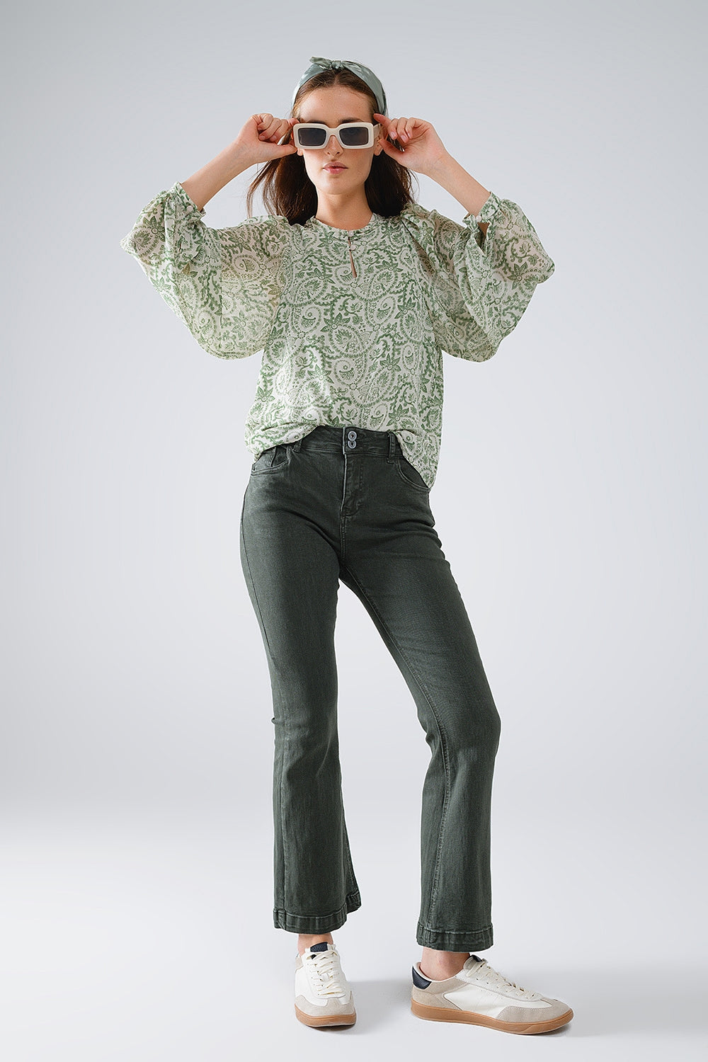 Blusa de gasa verde con estampado floral y mangas globo largas Q2