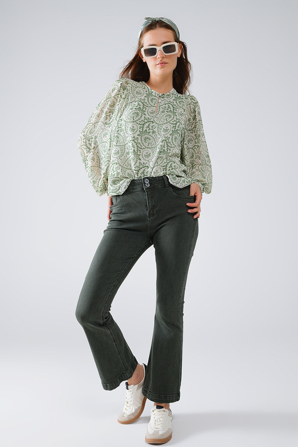 Blusa de gasa verde con estampado floral y mangas globo largas Q2