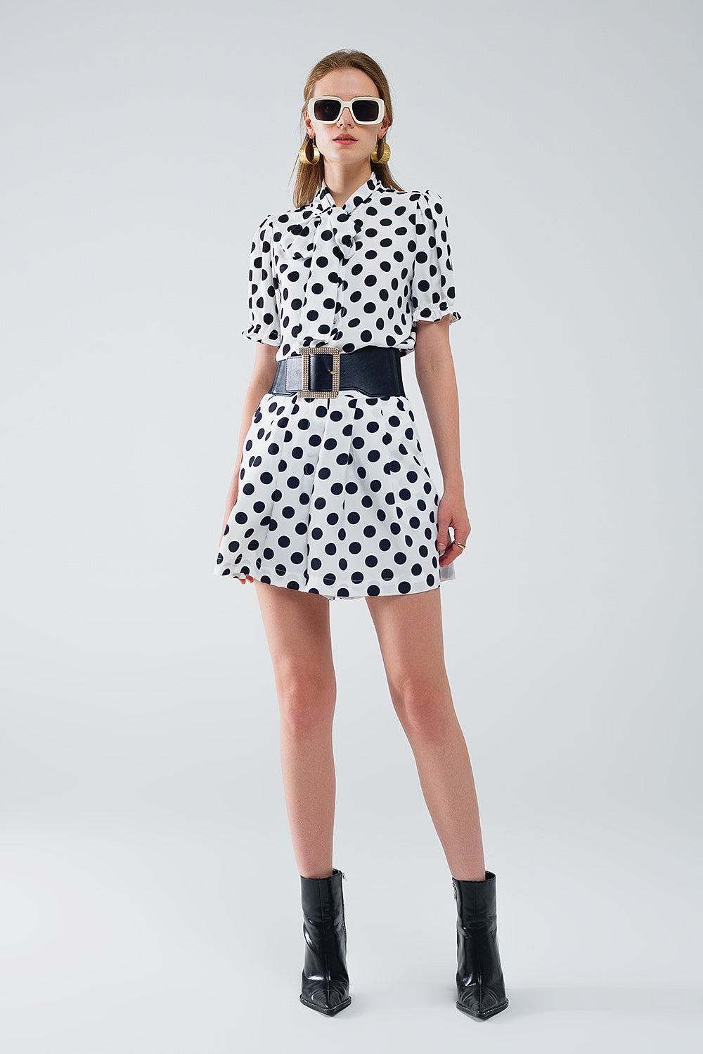 Blusa de lunares con detalle de pañuelo anudado Q2