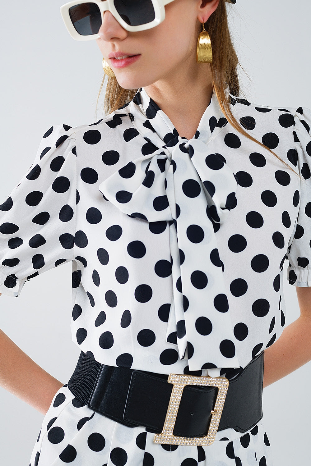 Blusa de lunares con detalle de pañuelo anudado Q2