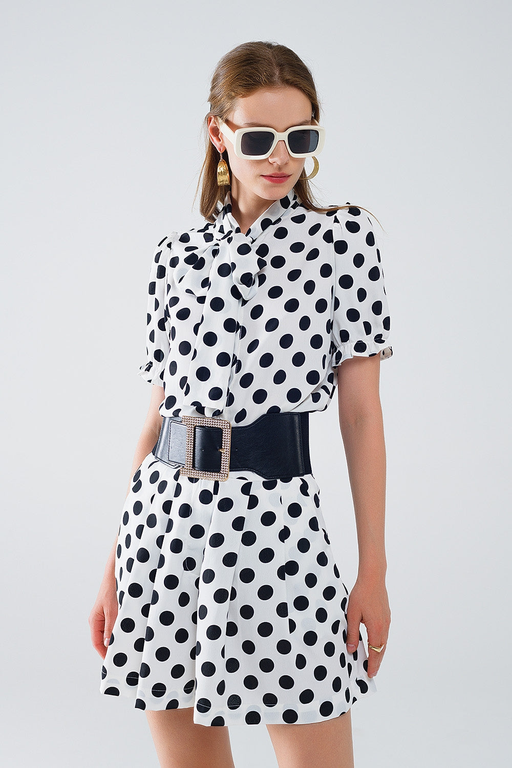 Blusa de lunares con detalle de pañuelo anudado Q2