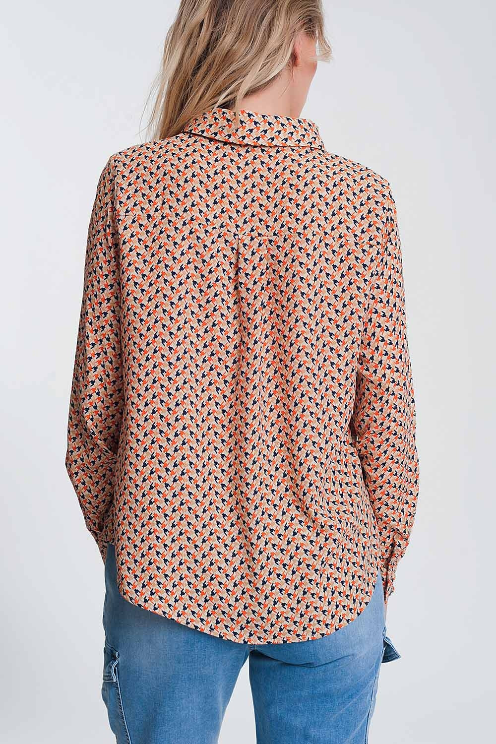 Blusa de manga larga con beige y detalle de volantes Q2