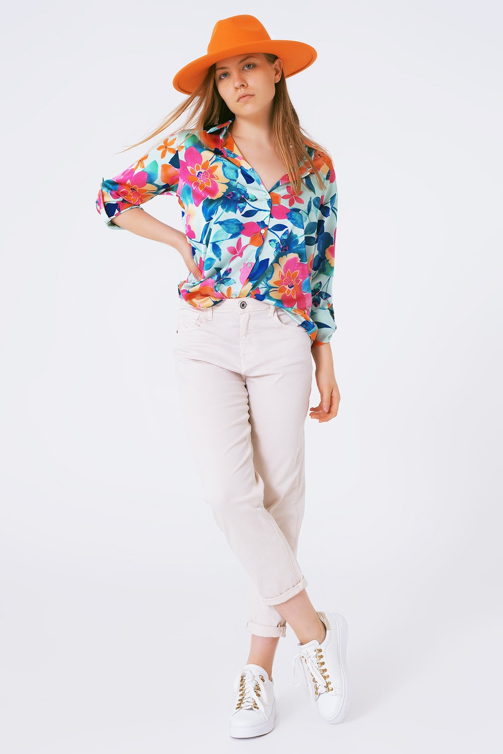 blusa de raso suave con estampado a flores Q2