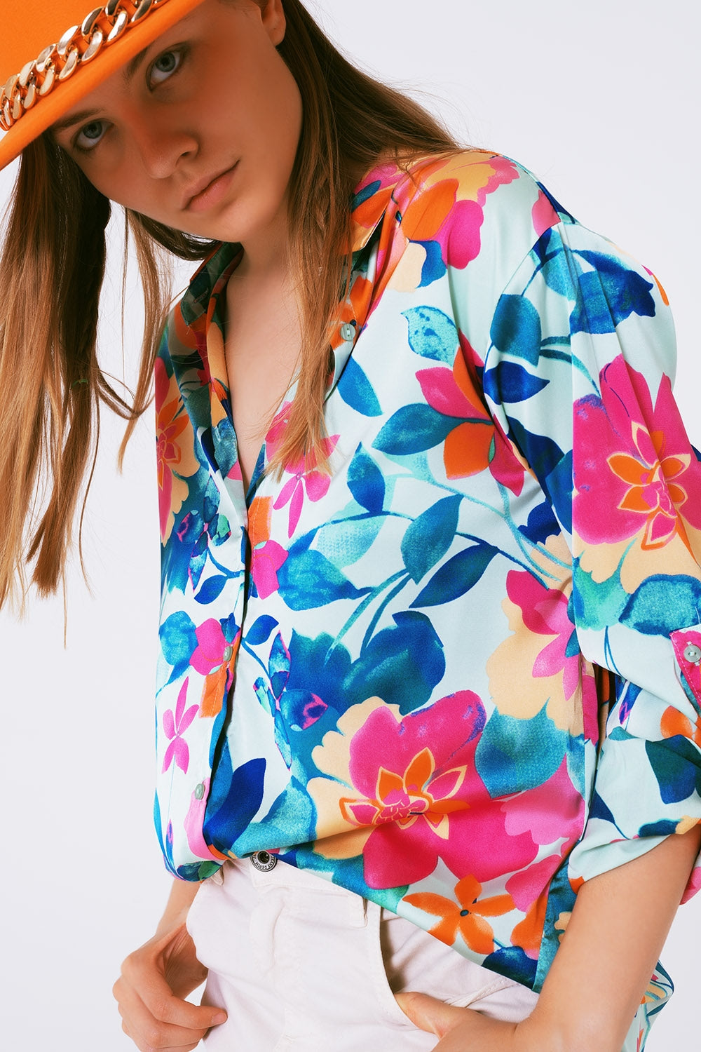blusa de raso suave con estampado a flores Q2
