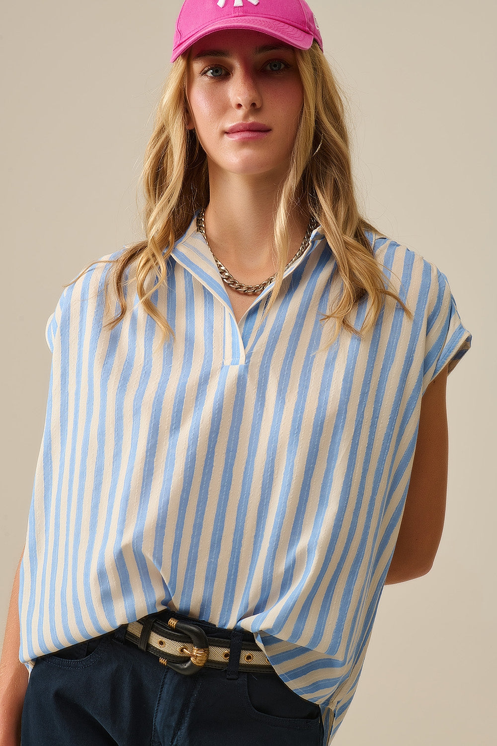 Blusa de rayas con mangas caídas en azul Q2