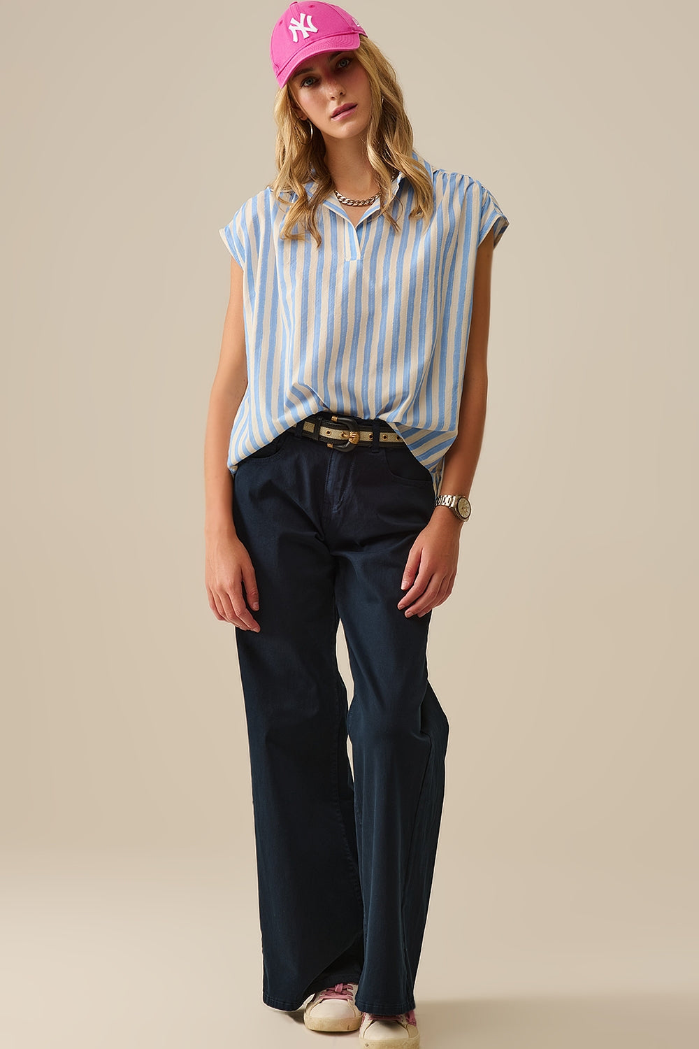 Blusa de rayas con mangas caídas en azul Q2