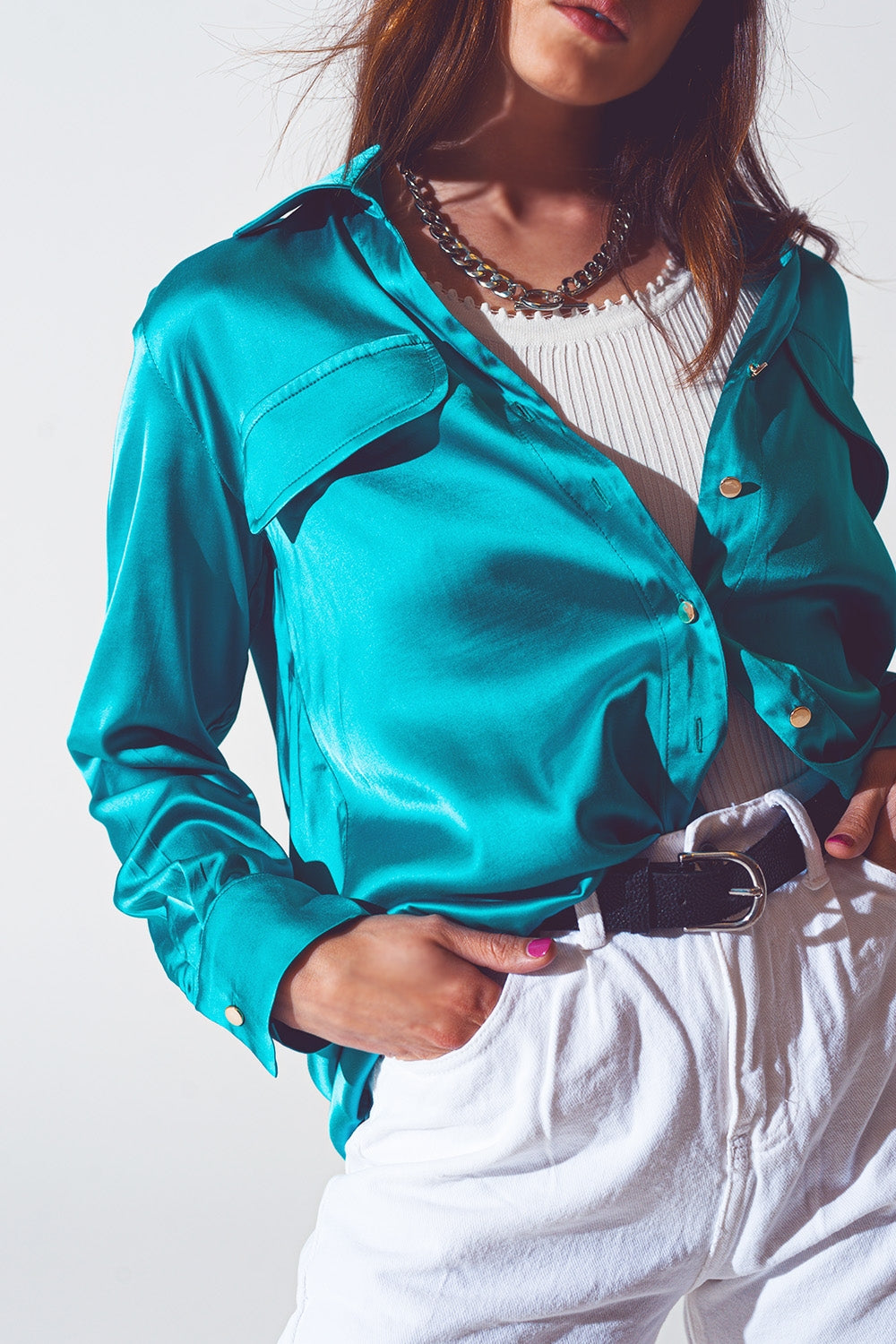 Blusa de saten en turquesa Q2