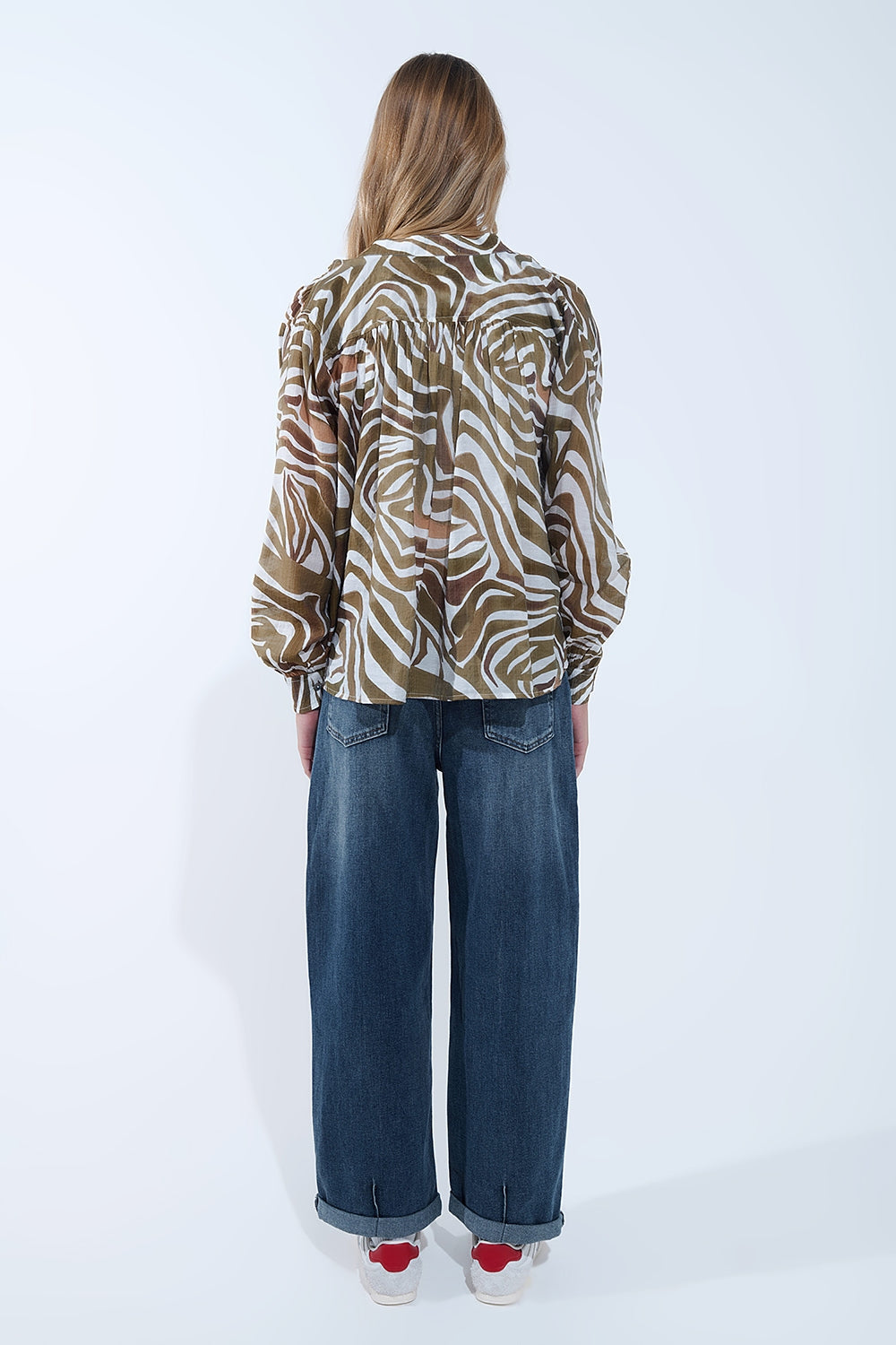 blusa fluida de gasa con estampado de cebra caqui Q2