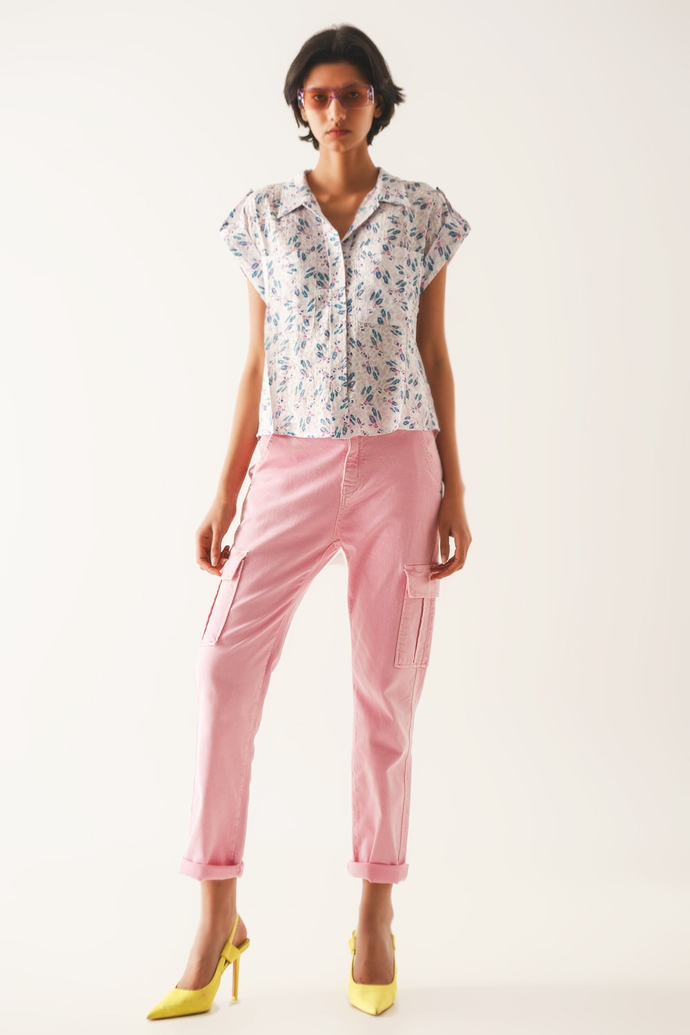Blusa morada con bolsillos y estampado de florecitas Q2