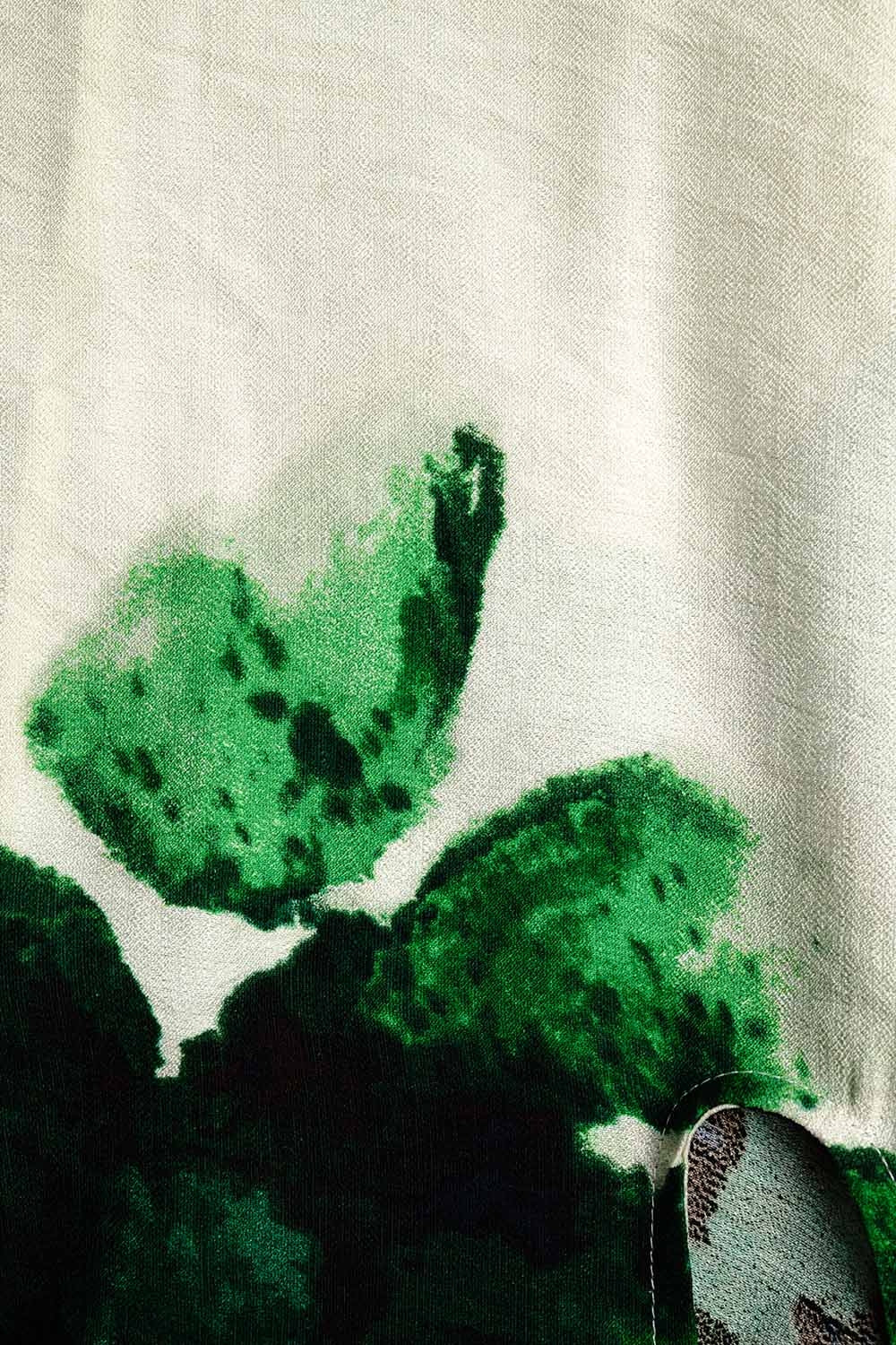 Blusa Recortada con Estampado Floral en Verde Atada a la Cintura Q2