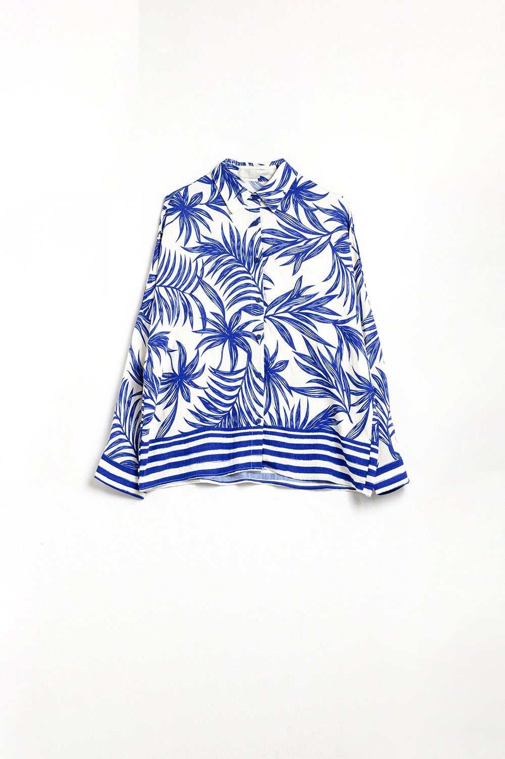 Blusa Relajada con Motivo Tropical en Azul y Blanco Q2
