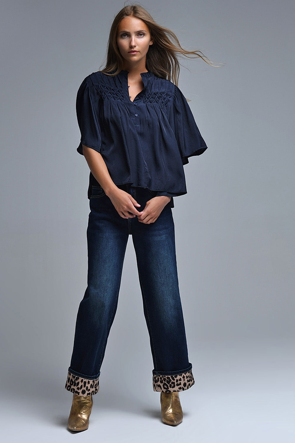 Blusa relajada de estilo boho en azul marino con detalles bordados Q2