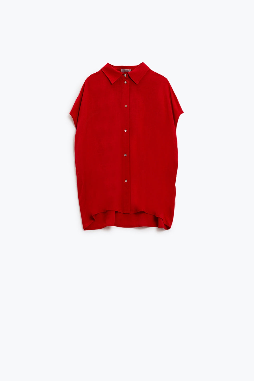 Blusa roja abotonada con cuello polo Q2