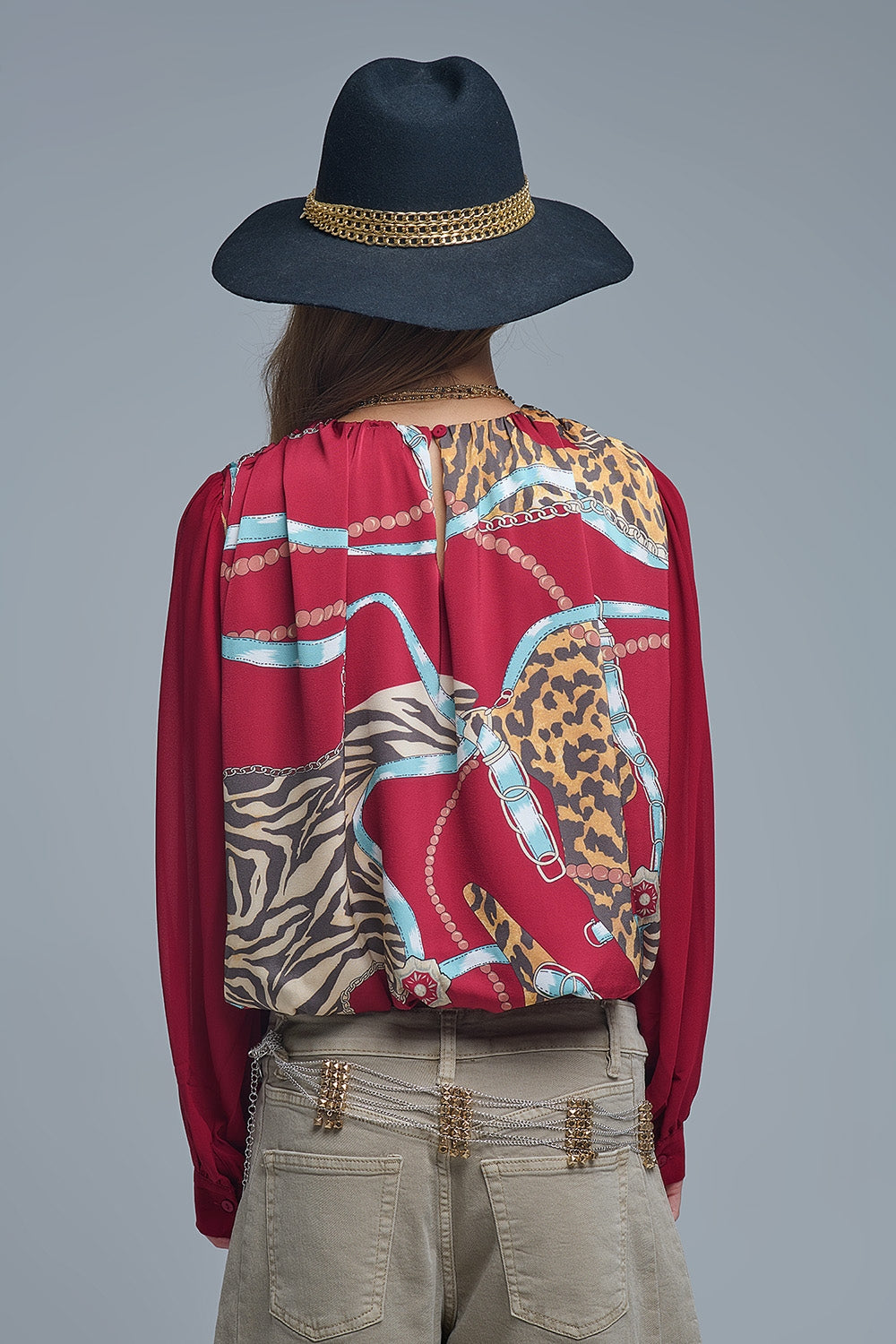 Blusa roja con estampado abstracto Q2