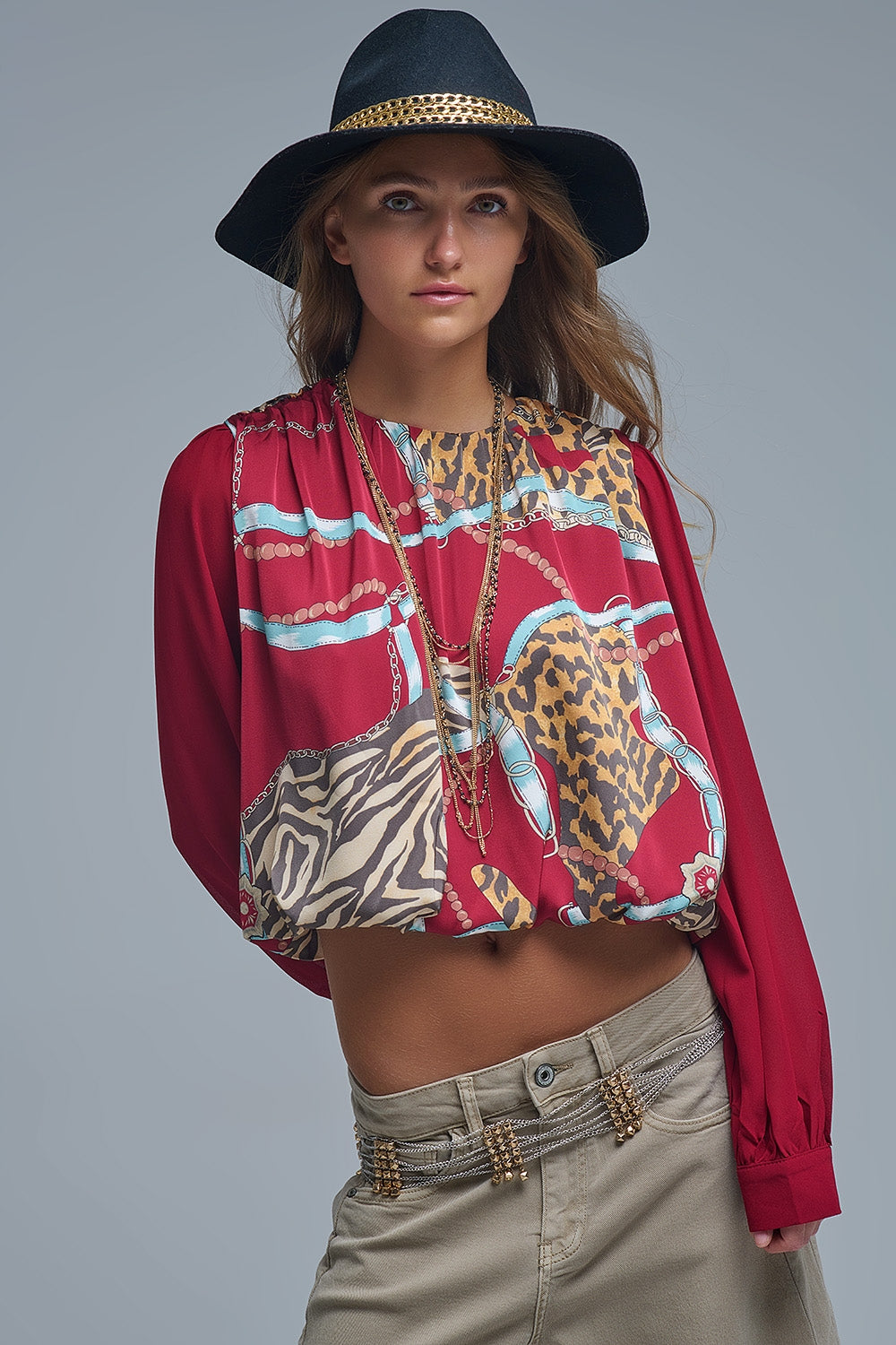 Blusa roja con estampado abstracto Q2