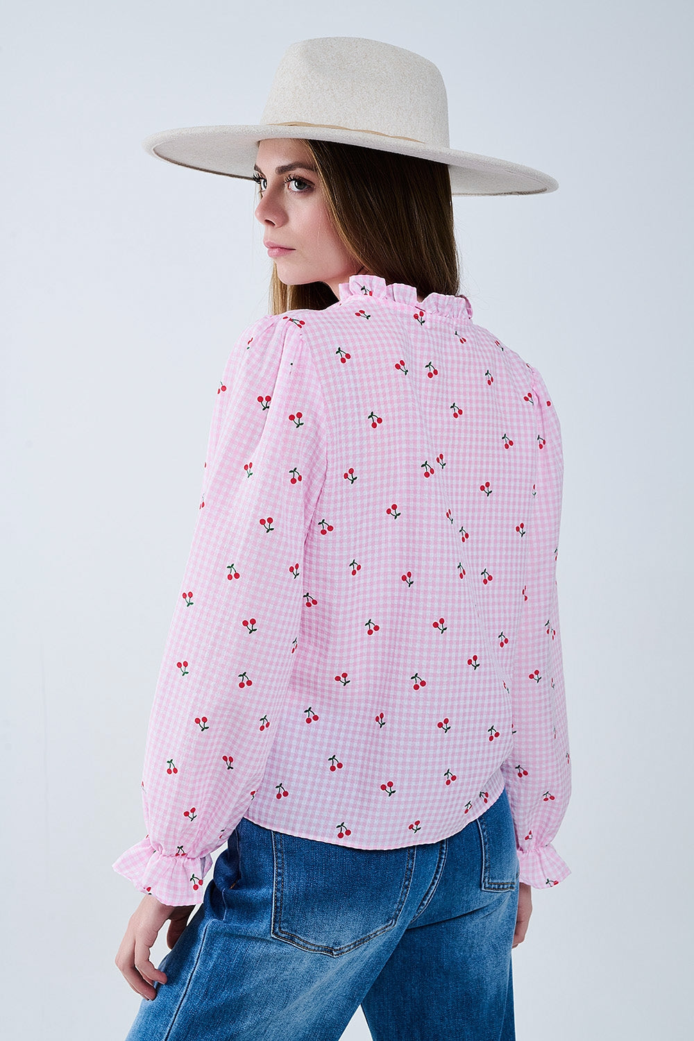 Blusa rosa con detalles de cerezas y lazo anudado Q2