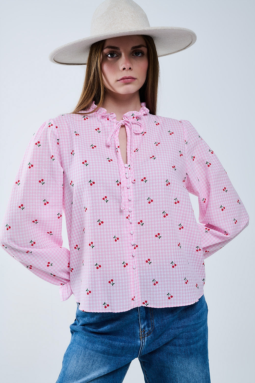 Blusa rosa con detalles de cerezas y lazo anudado Q2