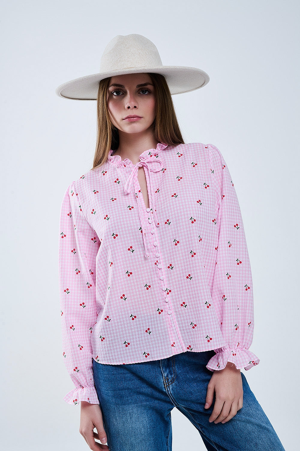 Blusa rosa con detalles de cerezas y lazo anudado Q2